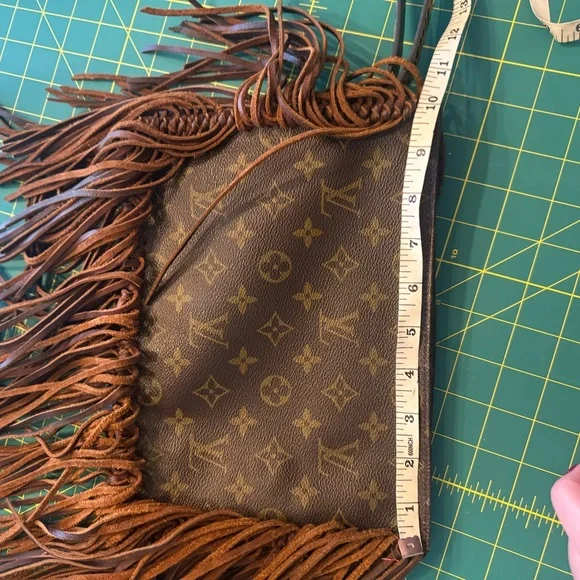 Louis Vuitton Brown Fringe Crossbody Bag- Tricked Out Vintage Tolietry 26 - Picture 4 of 8